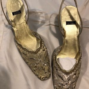 Beautiful gold scallop lace heels
